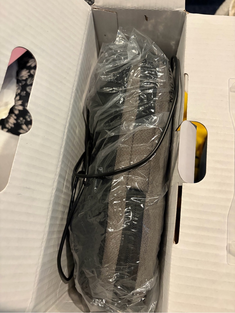 Heated Shiatsu Massage Pillow - Picture 3 of 4